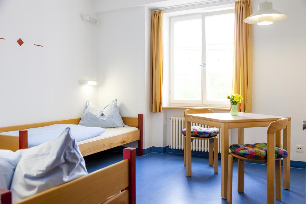 Zweibettzimmer mit eigenem Bad